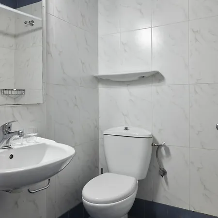 Ξενοδοχείο Pearl 2*